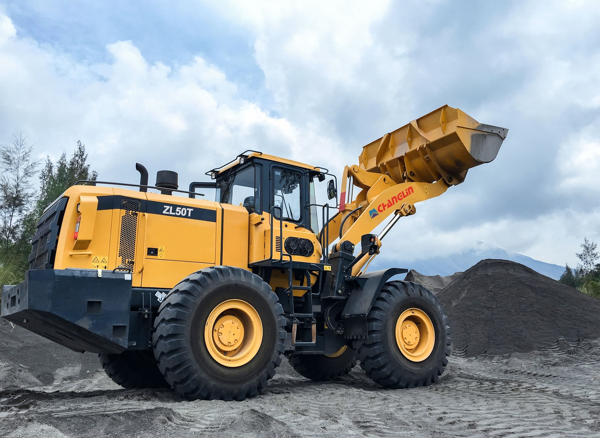Conquering Ports & Mines: How CHANGLIN ZL50T/ZL50H Wheel Loaders Dominate Tough Sites